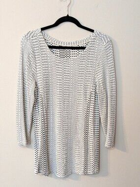 Tianello by Steve Barraza Women’s Top Black & White Patterned Knit Top. Size M